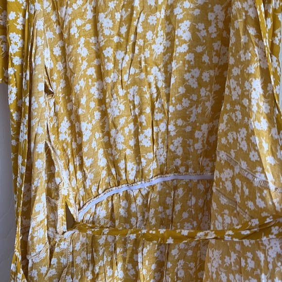 Shein yellow and white floral wrap dress size Med - Picture 4 of 6